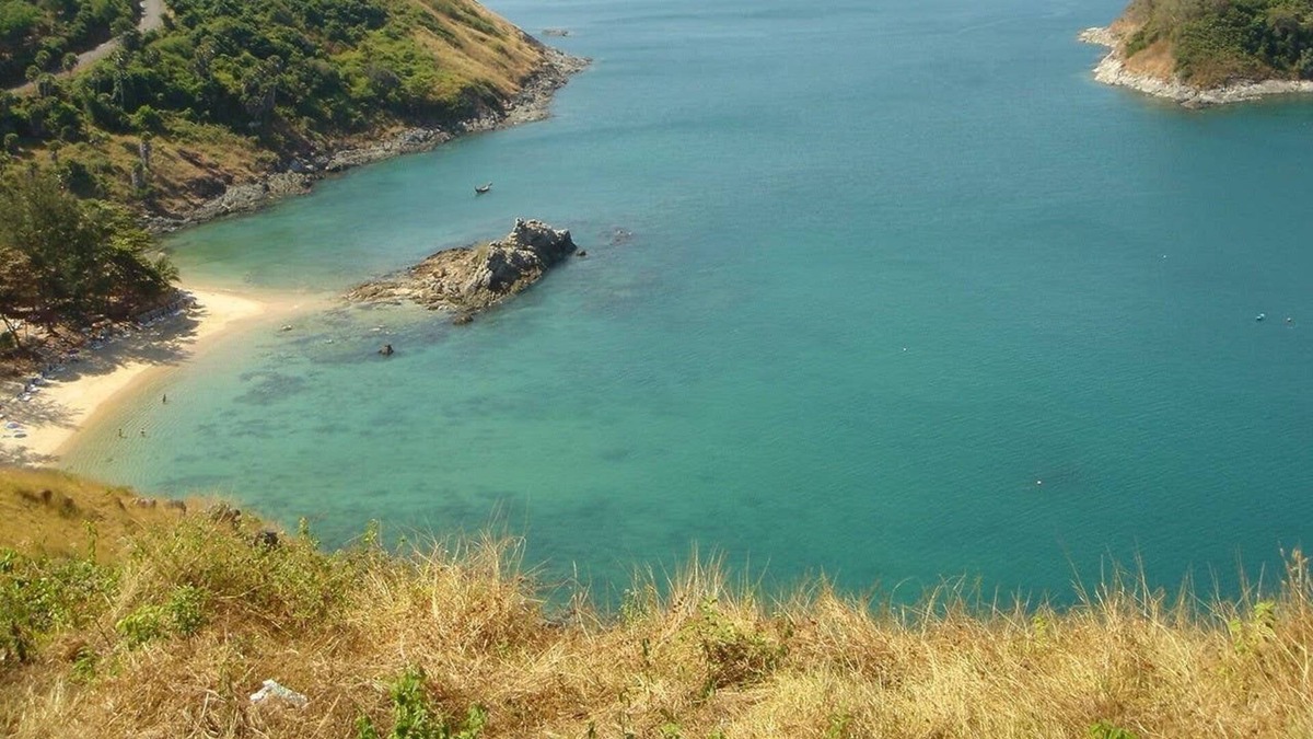Nai Harn Villa | Nai Harn Beach 7 Bedroom Sleeps 18