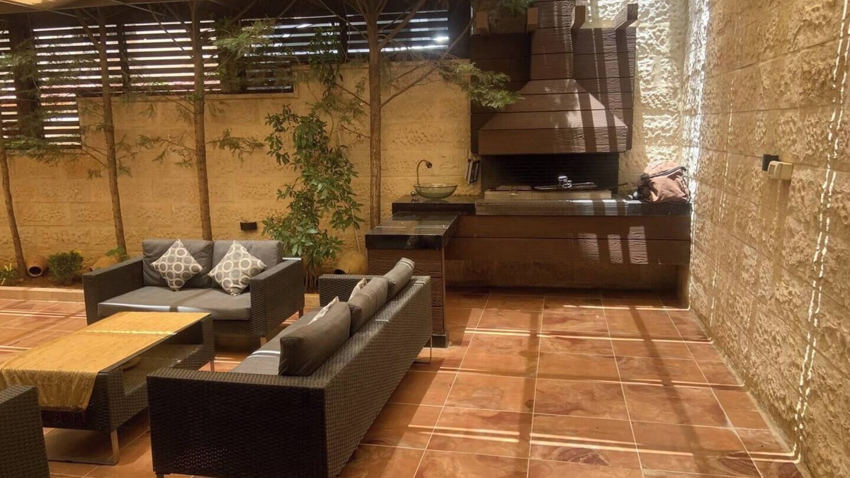 Amman Apartment | nakheel vipnCharming 3-bedroom apartment with WiFi, AC in welcoming عمّان