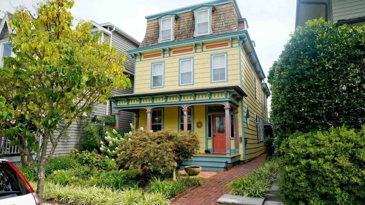 Historic District House | Namaste At The Bay - Luxury 4 BR/3.5 Bath In Downtown Lewes W Off Street Parking