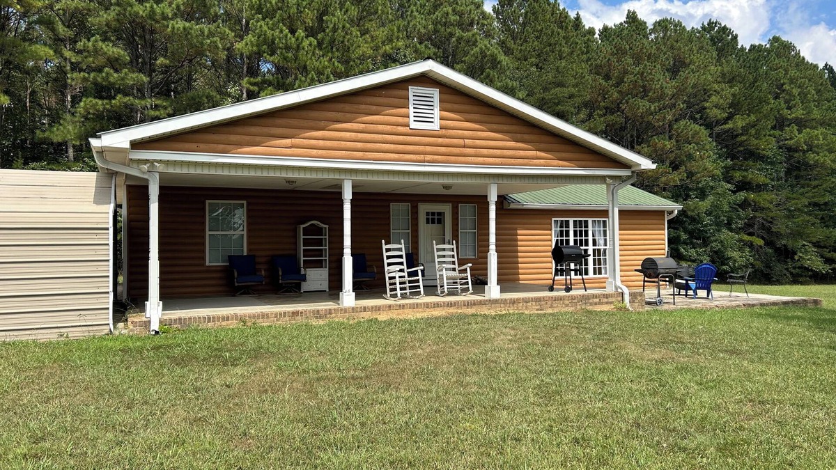 Tunnel Hill Cabin | Nana's Cabin- Secluded, Beautiful, on a Stocked Pond!