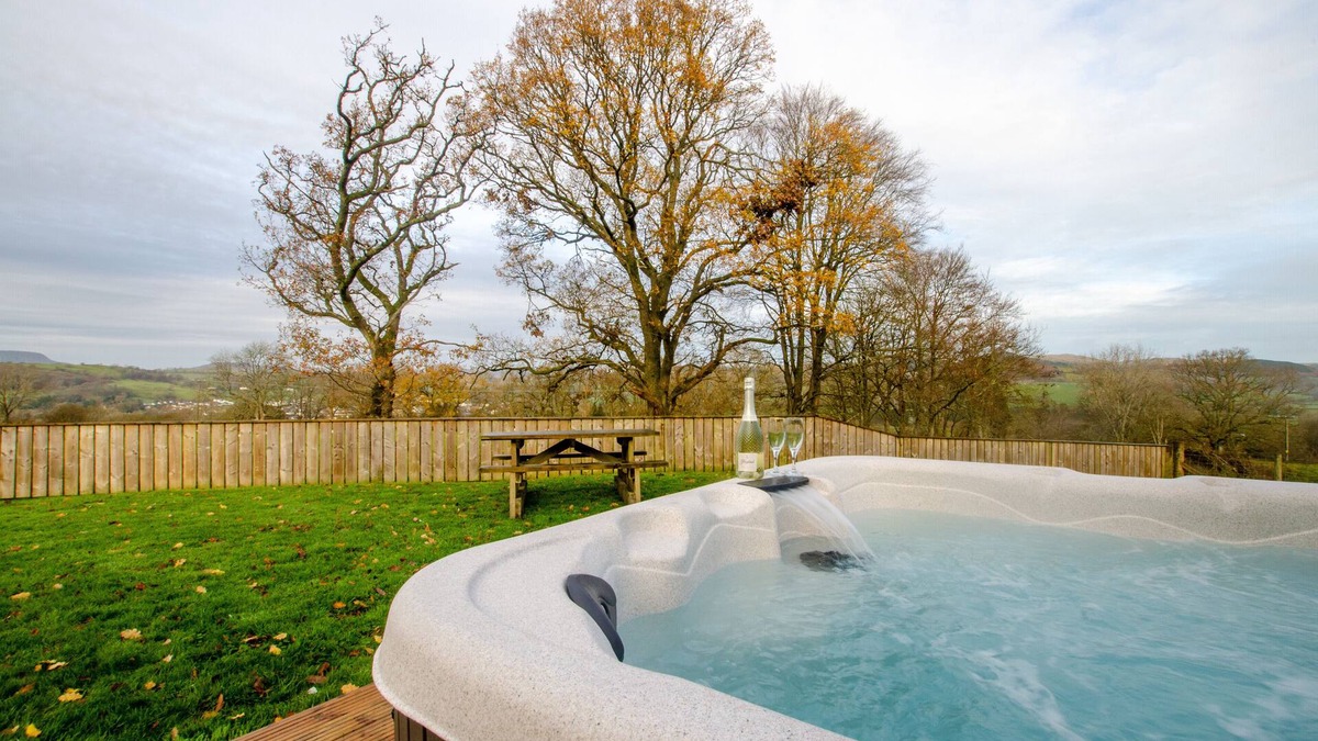 Bala House | Nant y Llyn - Three Bedroom House, Sleeps 8