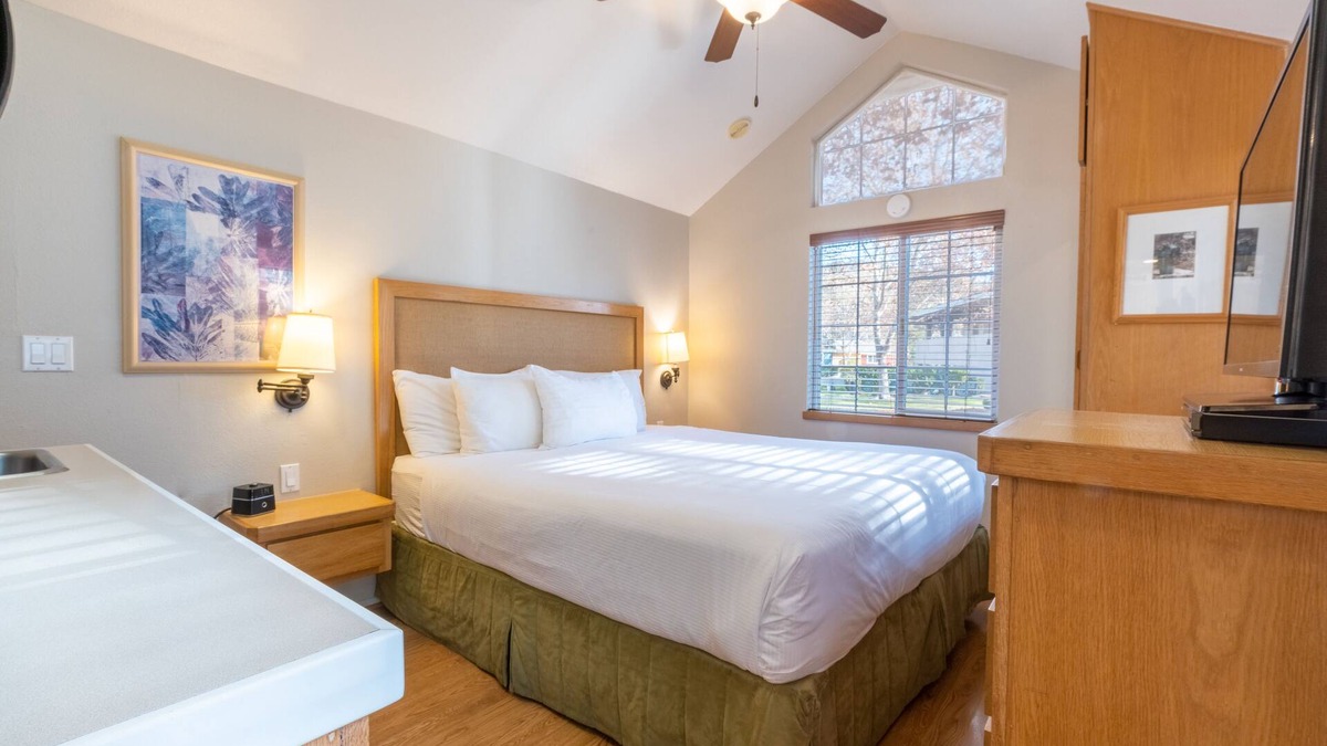 Napa Apartment | Napa Valley Retreat! Outdoor Swimming Pool, Free Parking!