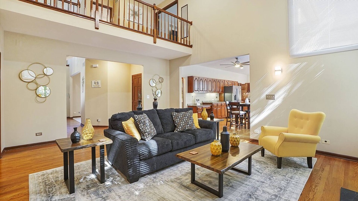 Naperville House | Naperville FHS Rental - Harmony Ct