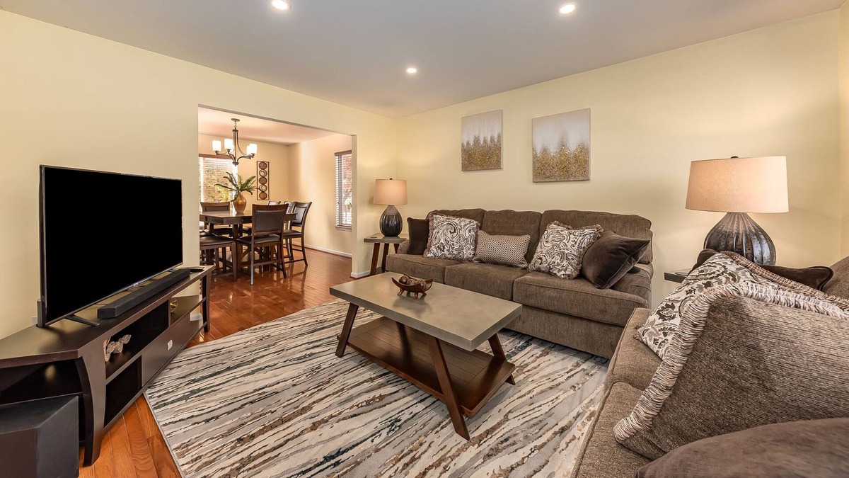 Naperville House | Naperville Rental - Skylane Dr