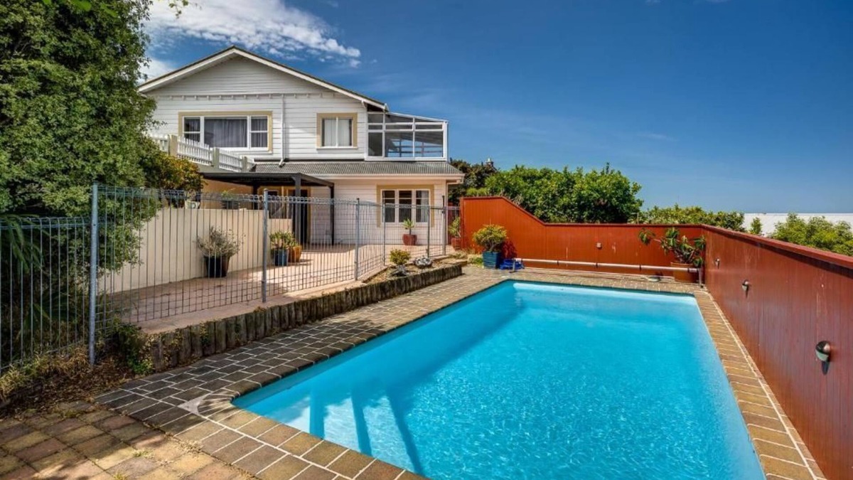 Hospital Hill House | Napier Hilltop Stays - views & outdoor pool!
