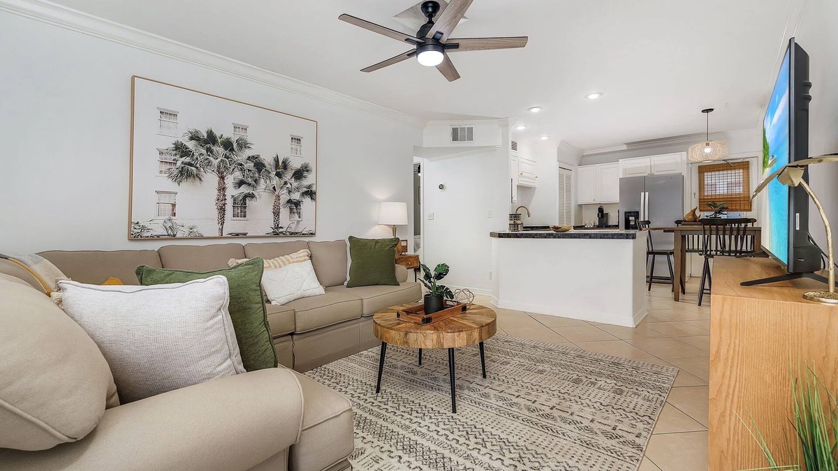 Coquina Sands Condo | Naples 2-BDRM Condo, SuperClean, Patio, Lake Park!