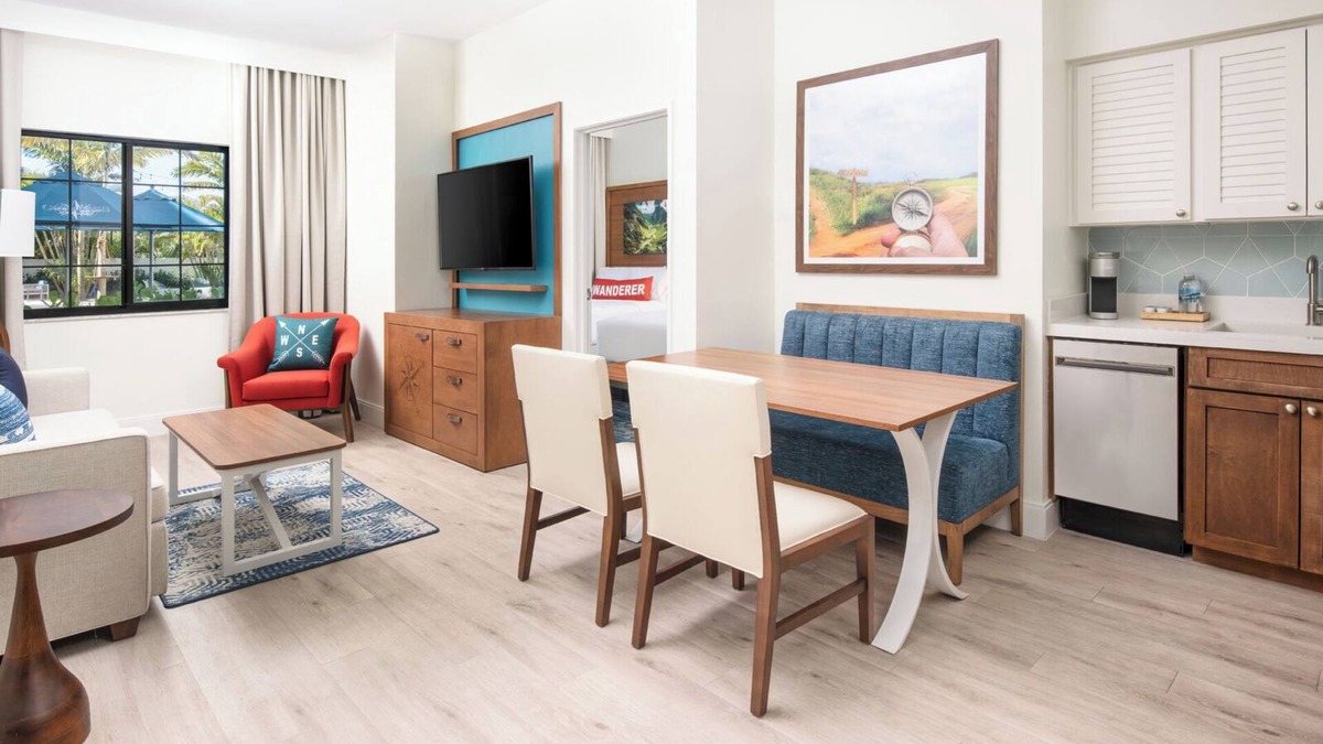 Park Shore Hotel | Naples Getaway! Suite w/Pool View and Fully Equipped Kitchen