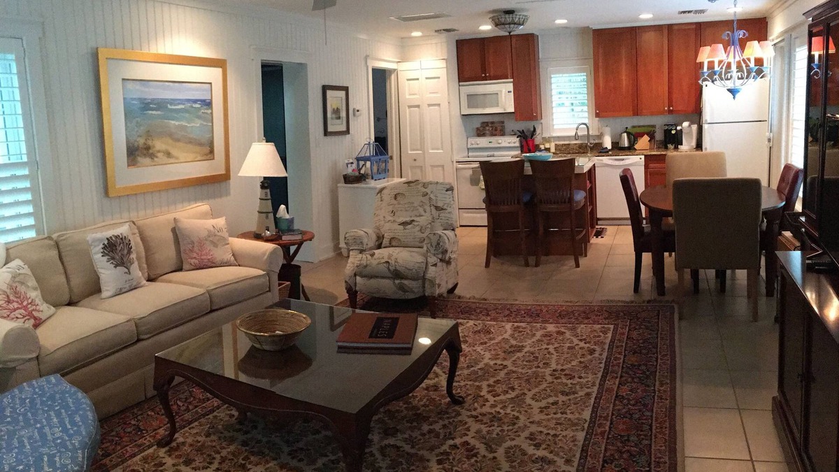 Old Naples Cottage | Naples Historic Home - 1 Bedroom Guest House-steps from beach, quiet setting