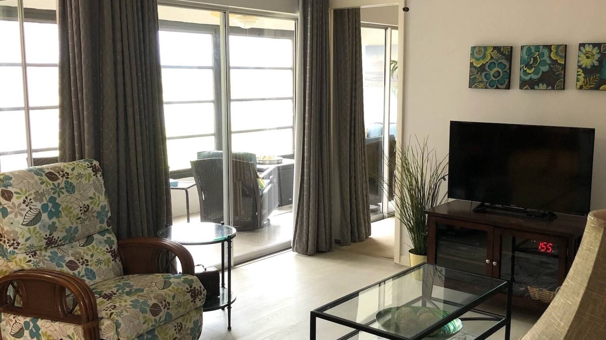 East Naples Condo | Naples-January price lowered! 2 br/2ba, w/pool, W/D, own parking, pet OK too