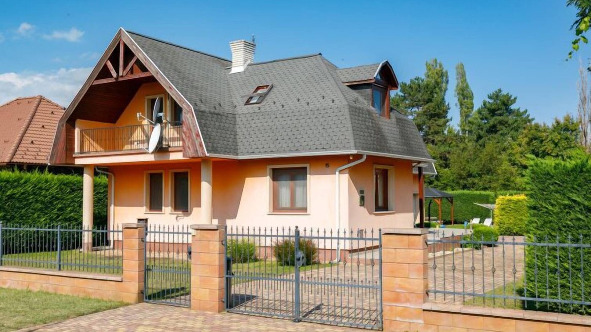 Balatonszarszo House | Narcisse by Interhome