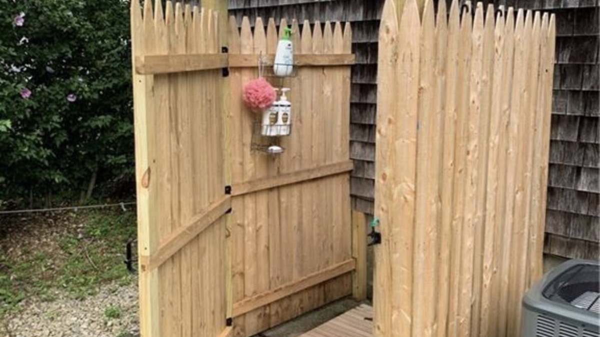 Eastward Look House | Narragansett Home - Walk to Beach