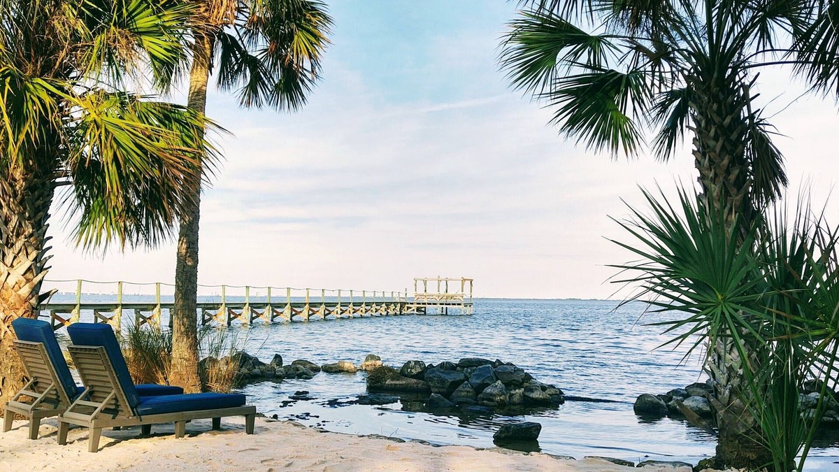 Titusville Apartment | NASA Waterfront Specious Apartment 2brs+ kayaks+rocket launches+dock + beaches