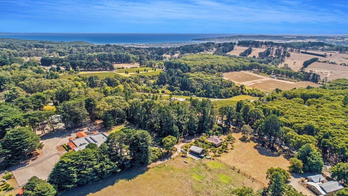 Red Hill House | Nash's Retreat - Red Hill Cottage Getaway located in the heart of the Hinterland