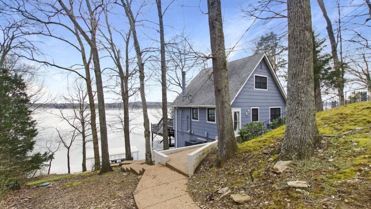 Mount Juliet Ski Chalet | Nashville Lake Chalet, Waterfront Sunset Views!