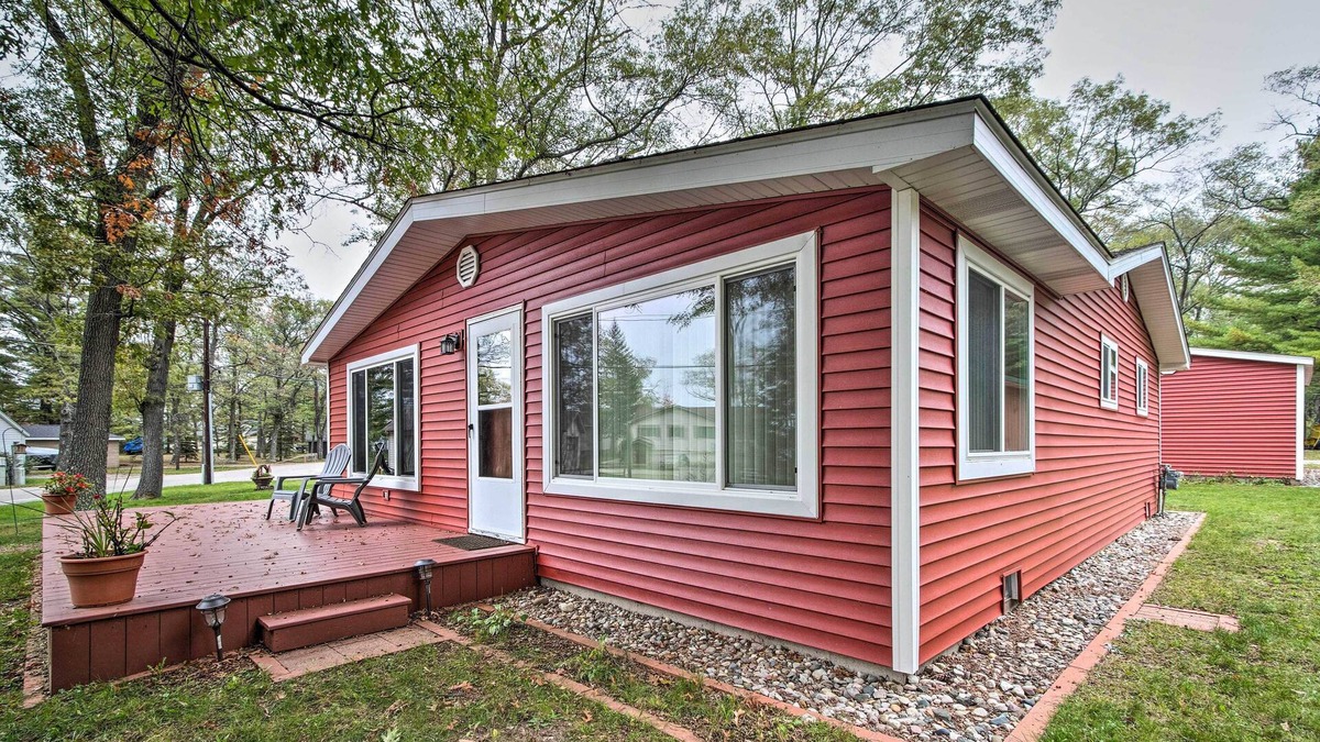 National City Cottage | National City Cottage w/Patio, Steps to Lake!
