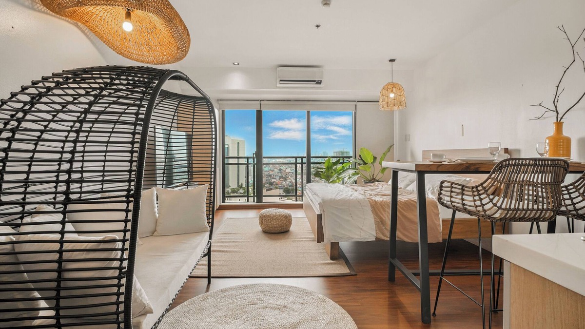Downtown Apartment | Native Studio Hideaway at the heart of Poblacion, Makati