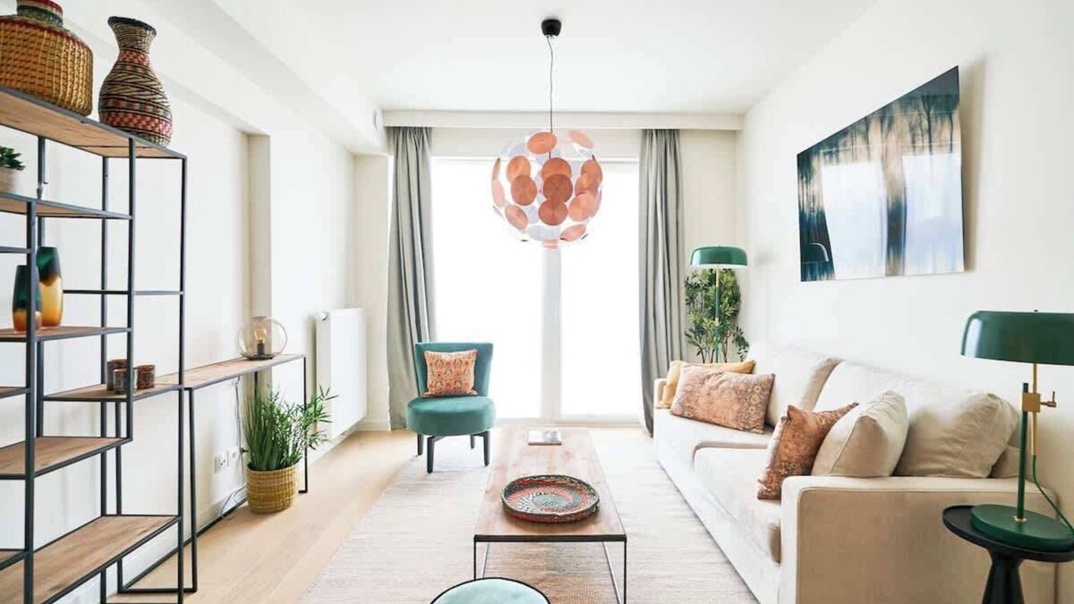 Plasky Apartment | NATO&EU 1BR Apt - Free Luggage Room