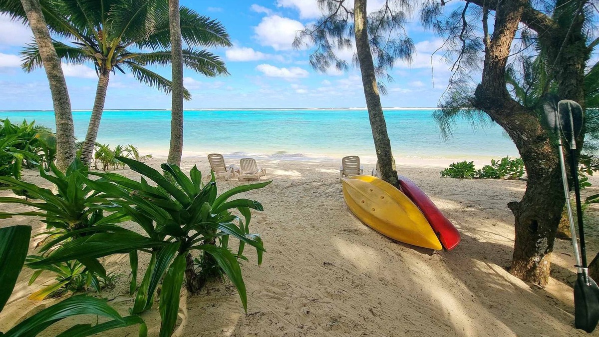 Tapere of Titikaveka House | Natura Lagoon Bungalow 2 - a 2BM bungalow on the beach at Titikaveka, Rarotonga!