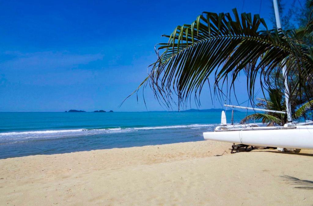 Chakphong House | Natural Villas -Front Samet Beach house with Pool