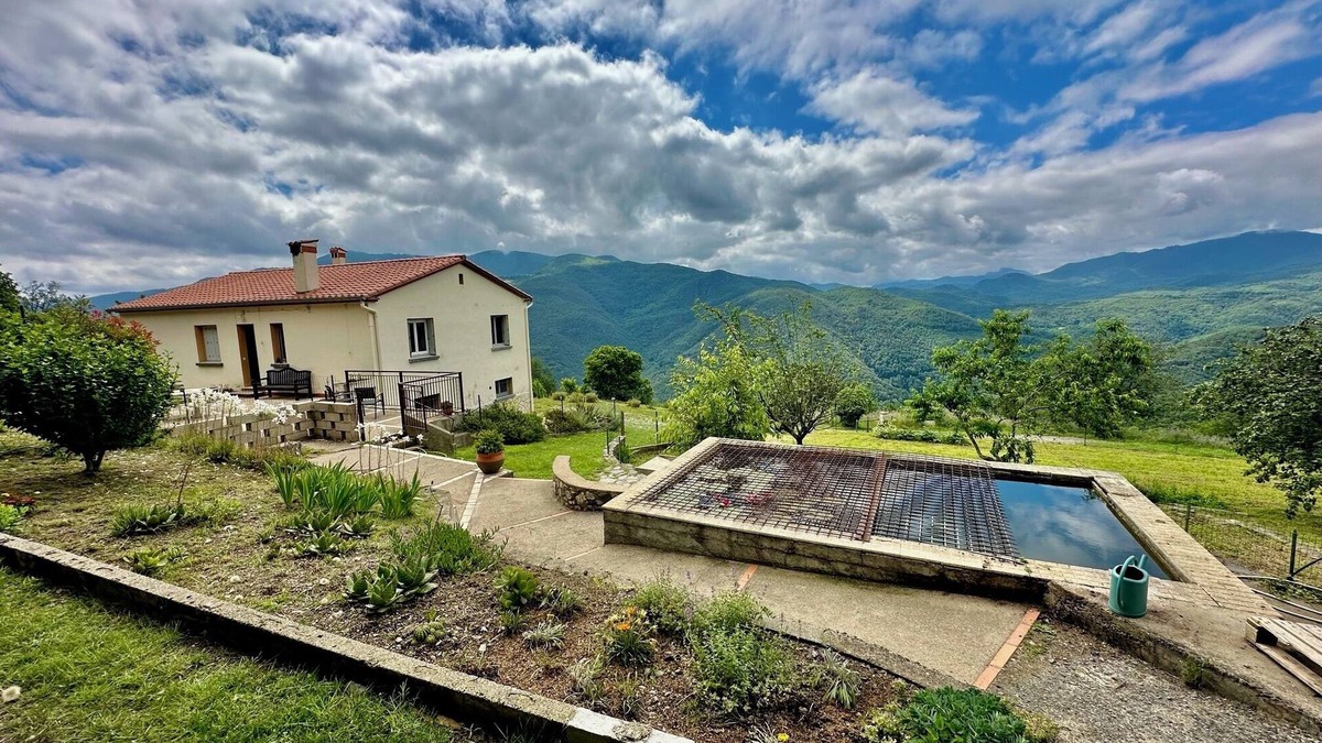 Montferrer House | nature and change of scenery