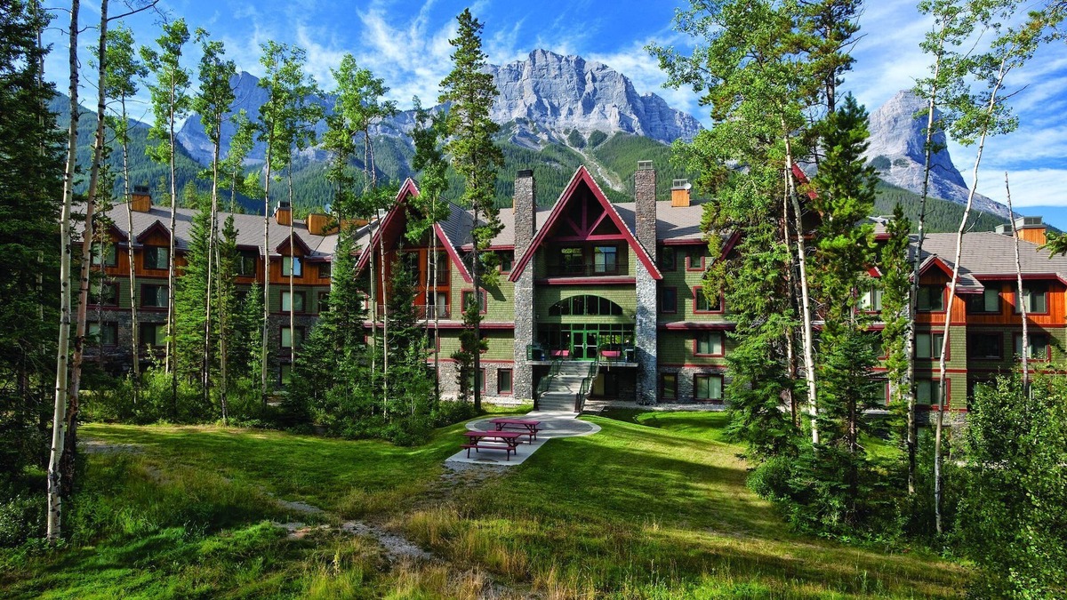 Canmore Resort | Nature and wildlife ahoy!
