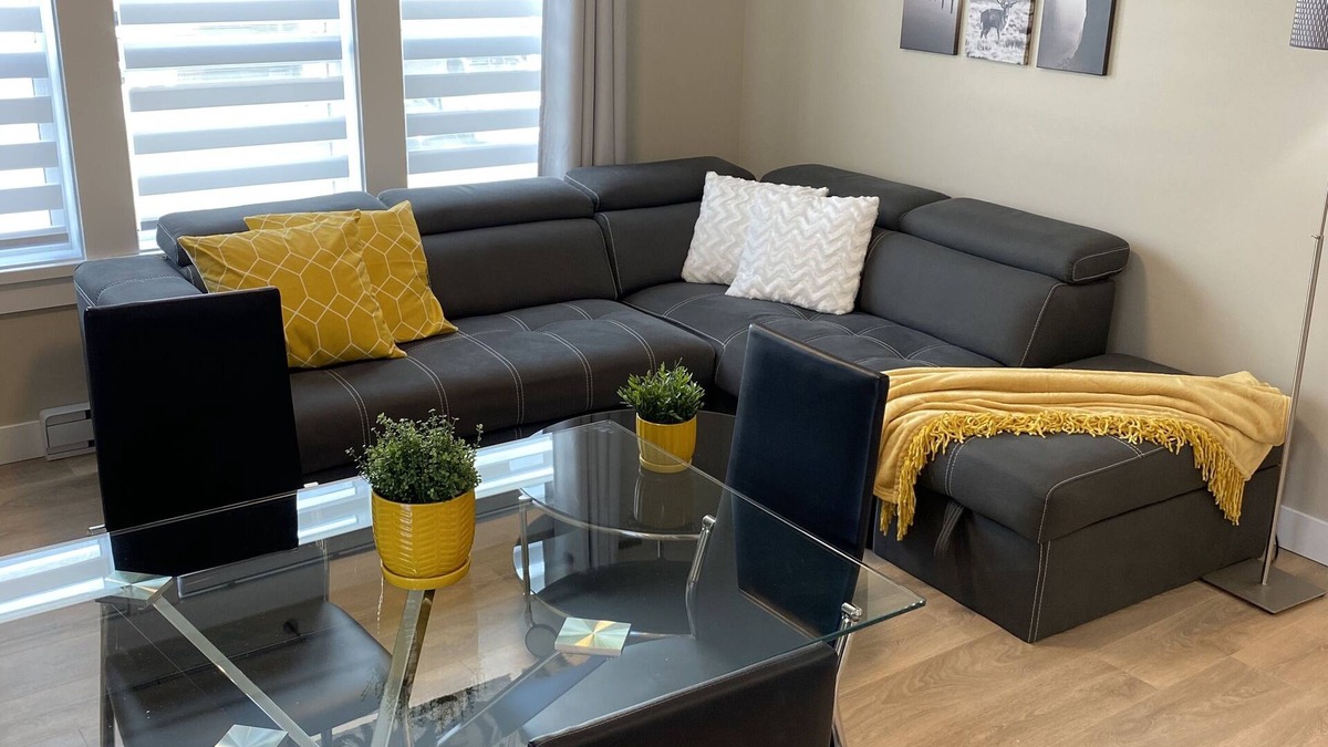 Langford House | Nature at your footsteps in cozy 1 bedroom suite on the Westcoast.