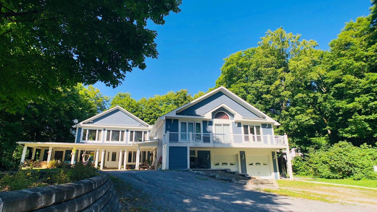 Chelsea House | Nature Escape guesthouse, minutes from Ottawa, in heart of the Gatineau Park