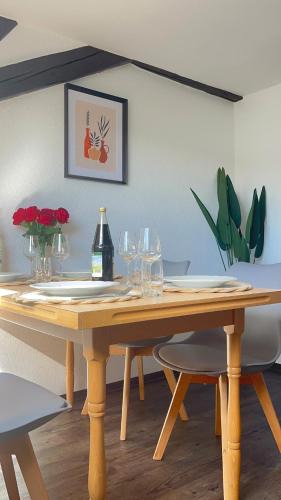 Tiefenbronn Apartment | Nature I Bike path I Wildlife park I Kitchen I Parking
