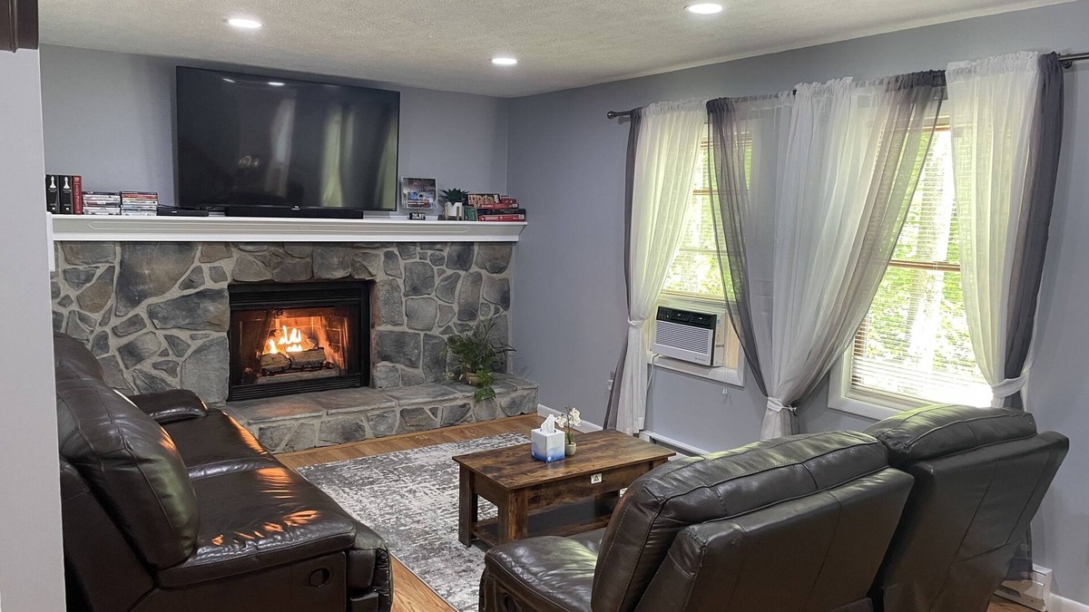 Pocono Lake House | 🦌Nature in♥️of Poconos⚡Fast Internet# Sauna#Playground#BBQ#🏕