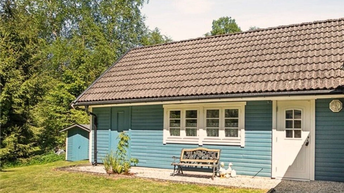 Ludvigsborg Cabin | Nature Inspired Cosy Cabin, Walking Distance to Lake