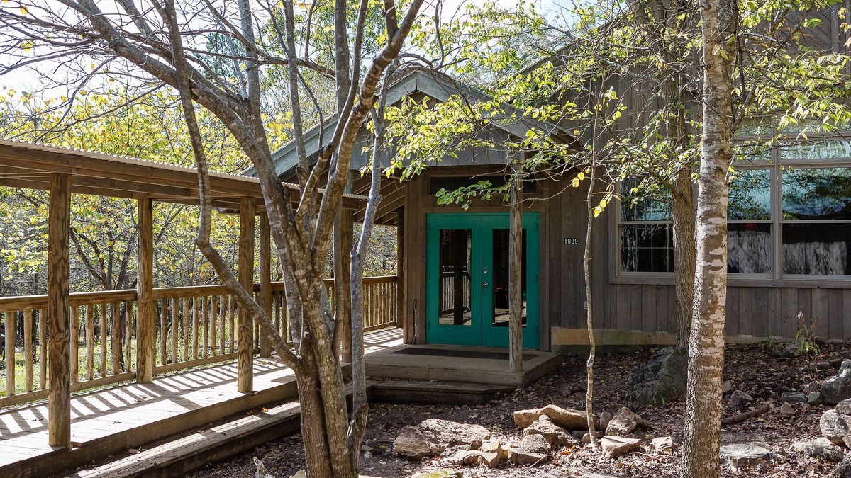 Huntsville Cabin | Nature Lovers Retreat for Weddings, Reunions & Gatherings