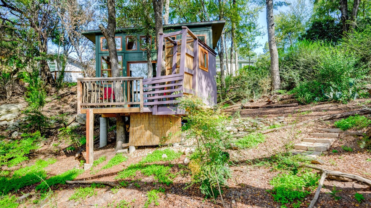 East MLK House | Nature meets charm at peaceful east side 3 bdrm
