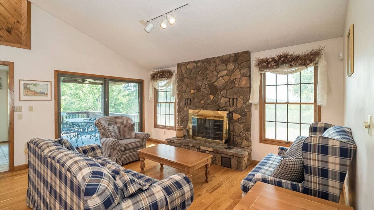 Bonne Terre House | NATURE RETREAT `100 Acres Private Property`