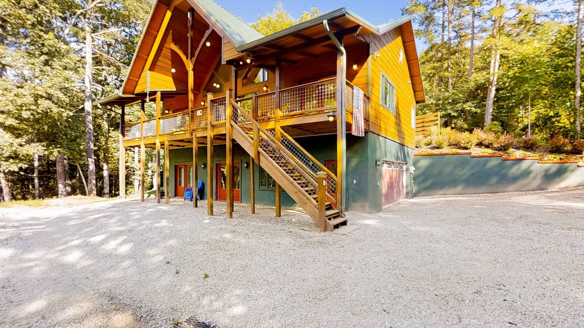 Franklin House | Nature's Edge | House in Franklin with a wood stove & mountain views