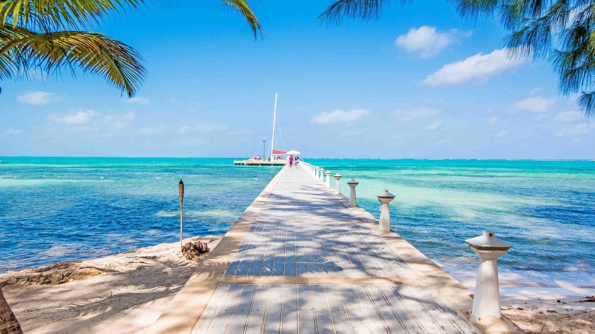 Breakers Apartment | Nature's Hideaway - Close to Diving and Attractions!