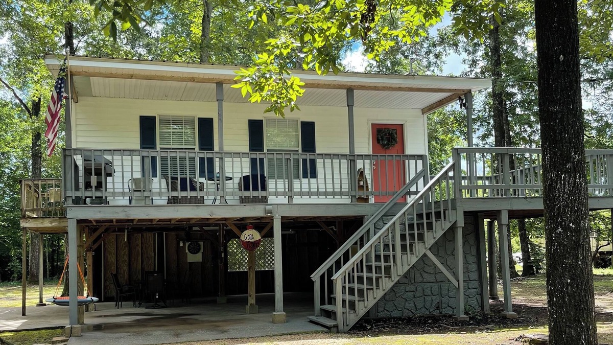 Clinton Cottage | Nature's Little Cottage Away From Home