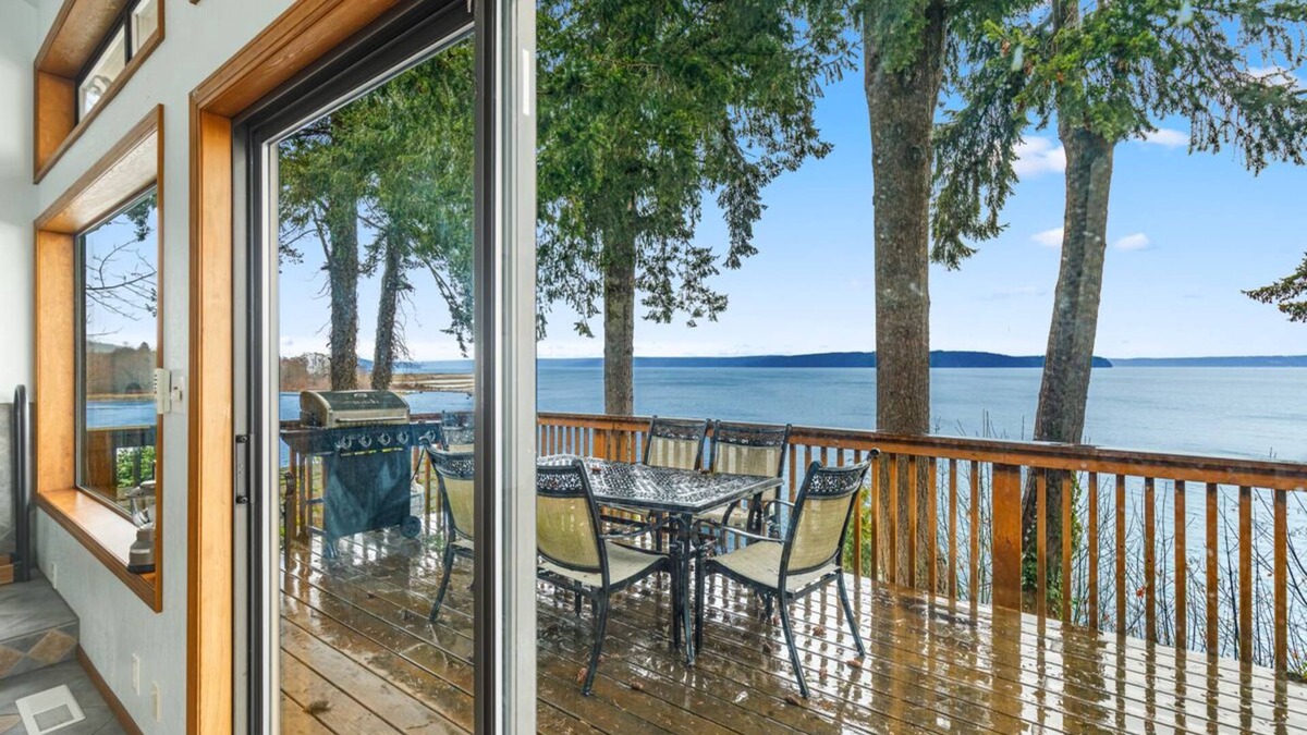 Brinnon House | Nature's Paradise Hood Canal 4 b/r sleeps 6 Waterfront Home w/NatGeo Views