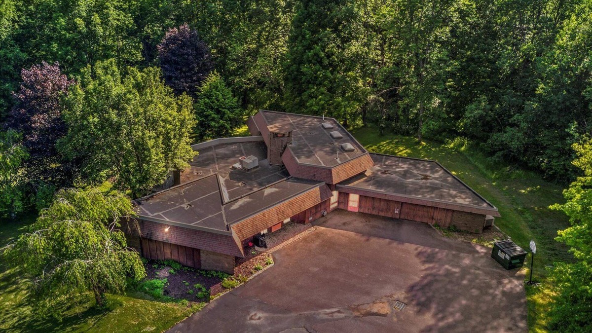 White Mills House | Nature's Retreat - Hot tub, Firepit, game room 5 mins to Honesdale