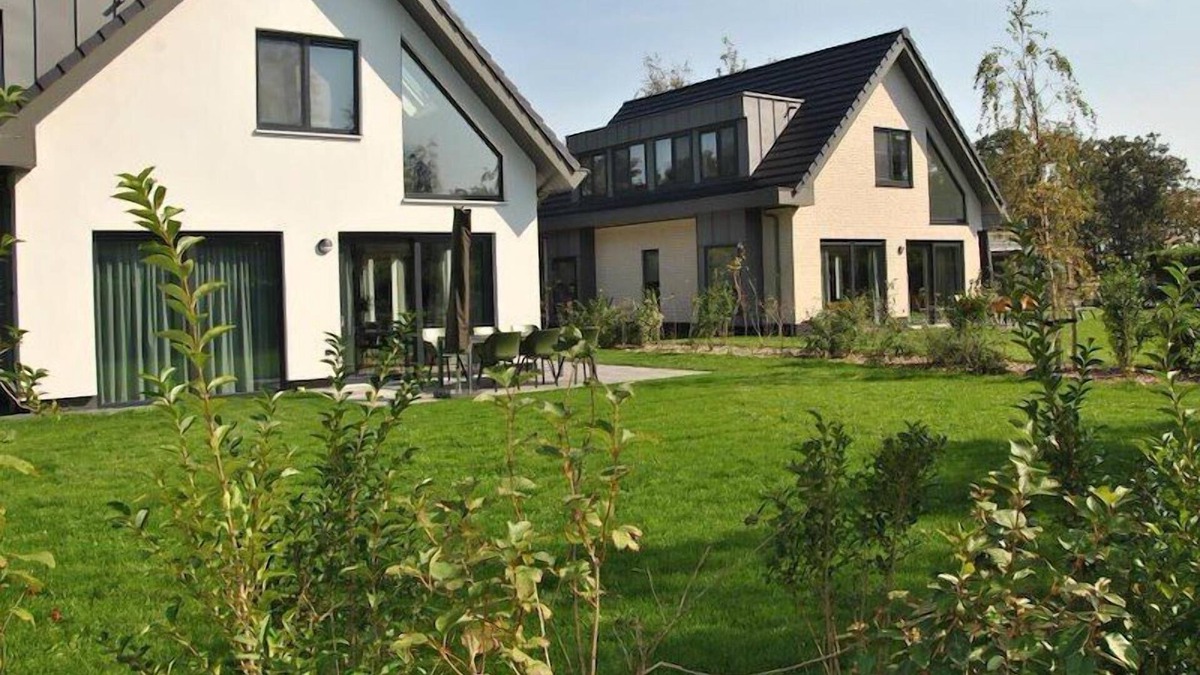 De Koog Villa | Nature villa park De BleekersvalleiYour own island on an island. You get this feeling, s