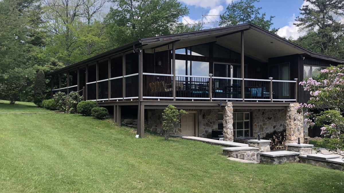 Lock Haven Cabin | Nature’s Best - Discount for veterans and 1st responders Great view. Sleeps 8