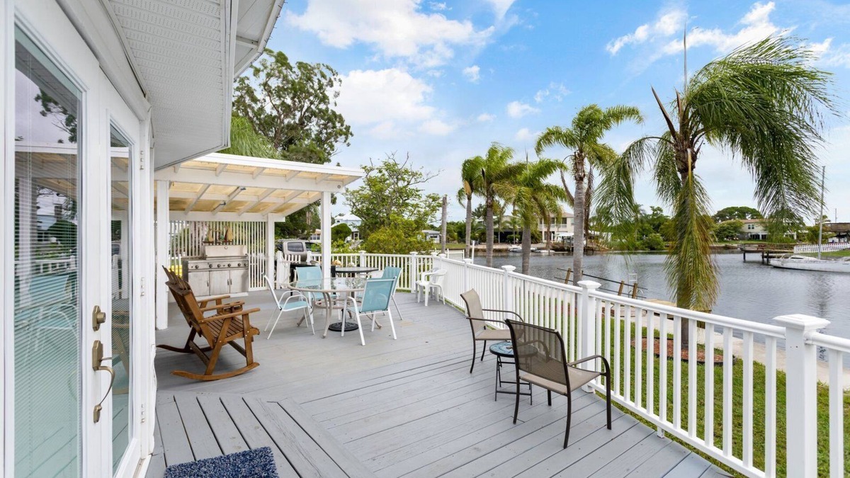 Signal Cove House | Nautical Haven 175 FT PRIVATE WATERFRONT/Dock/4 KAYAKS/5 MIN 4 GROCERIES
