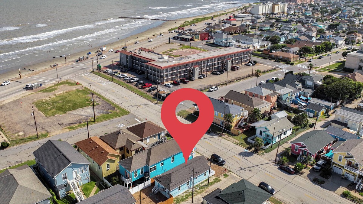 San Jacinto House | Nautical Nest - 1 block to the Beach, Newly Renovated