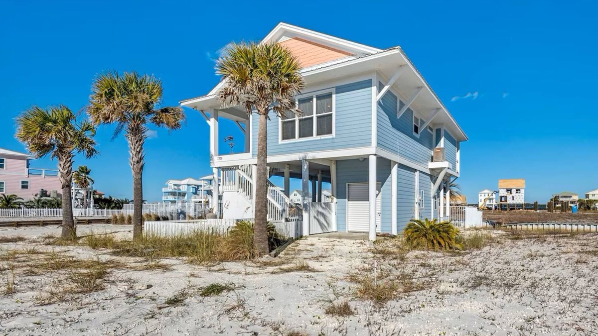 Navarre Beach Cabin | Navarre Beach Bungalow/PRIVATE POOL & Dog Friendly