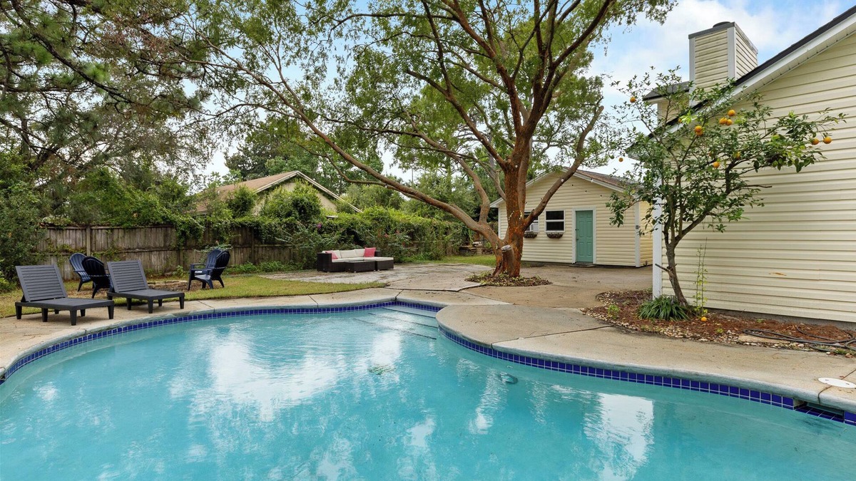 Navarre House | Navarre retreat with private pool