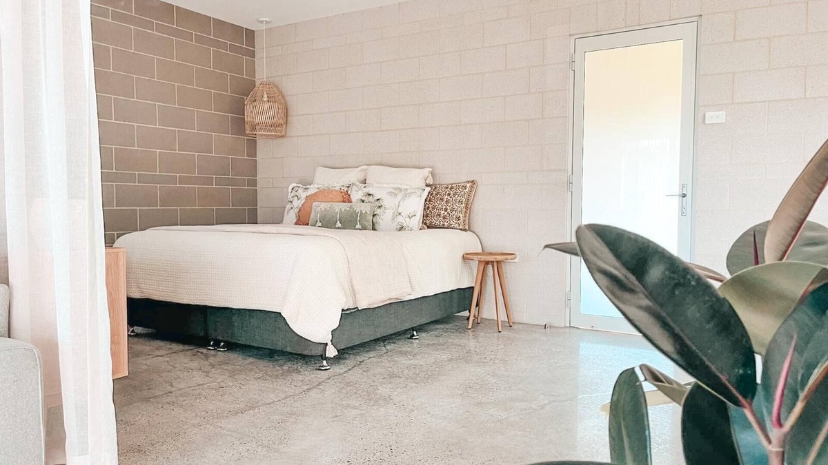 Lake Conjola House | nCouples Escape, Steps to Lake