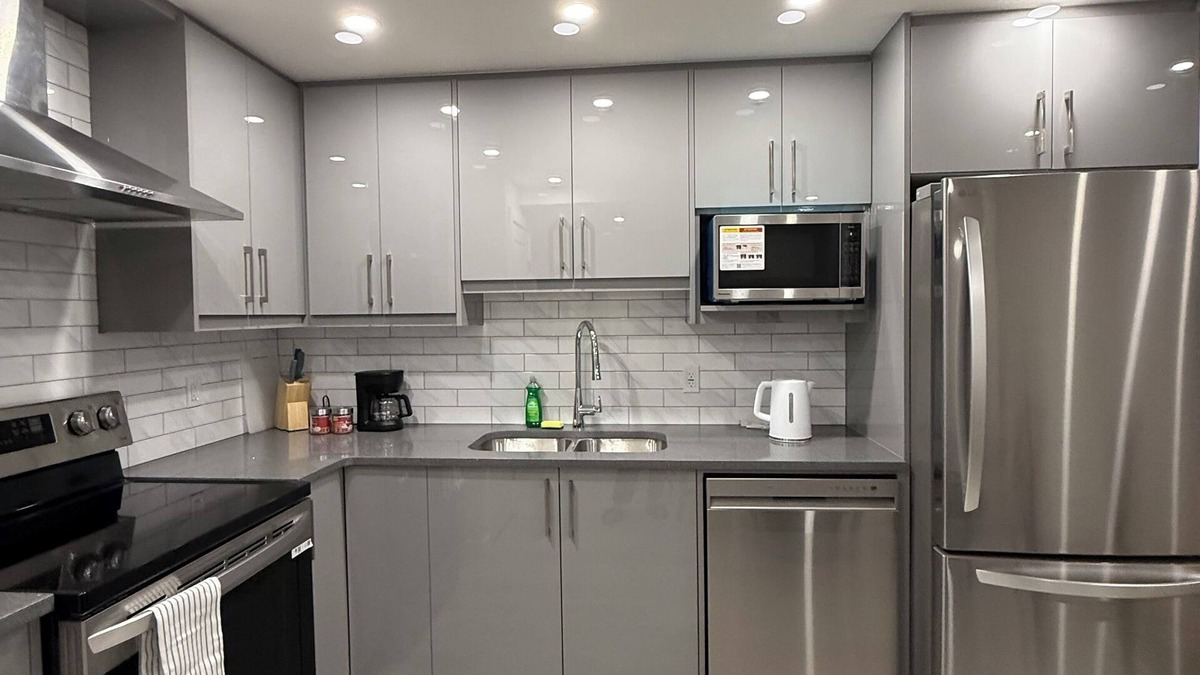 Calgary House | nCozy guest suite, walking trails