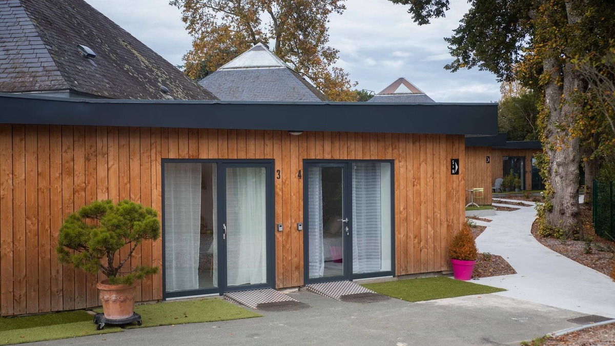 Bouchemaine House | n°10-Bungalow-Family-Ensuite with Shower-Garden view