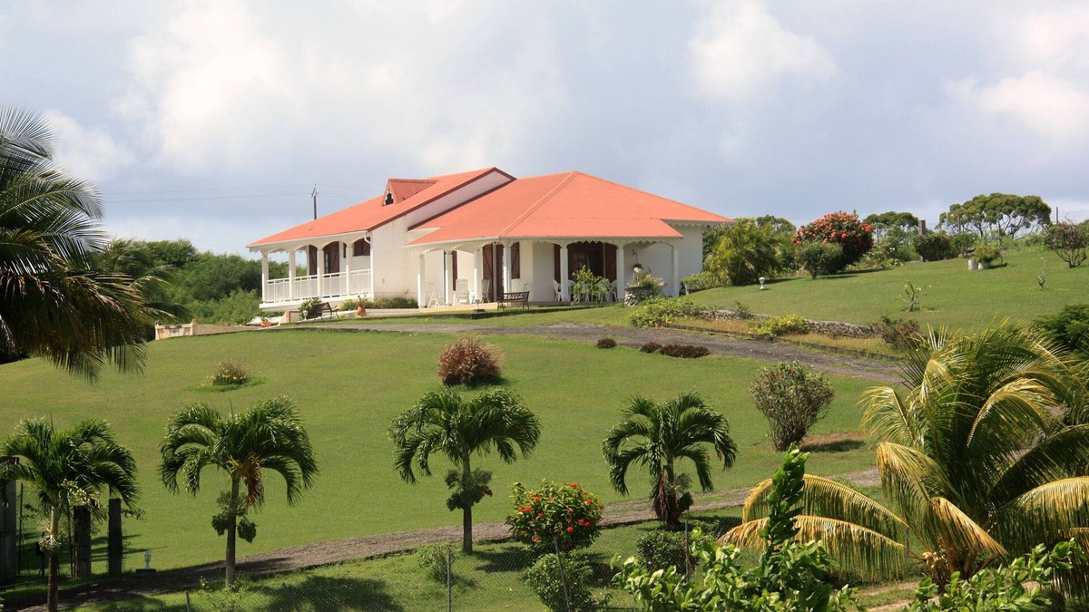 Sainte-Anne Apartment | N°E7ZXTF- SYMPATHIC APT. in BEAUTIFUL VILLA 200M Beach
