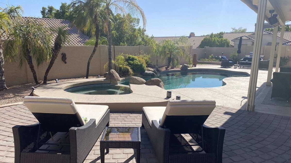 Red Mountain Ranch House | NE Mesa Golf Community Oasis