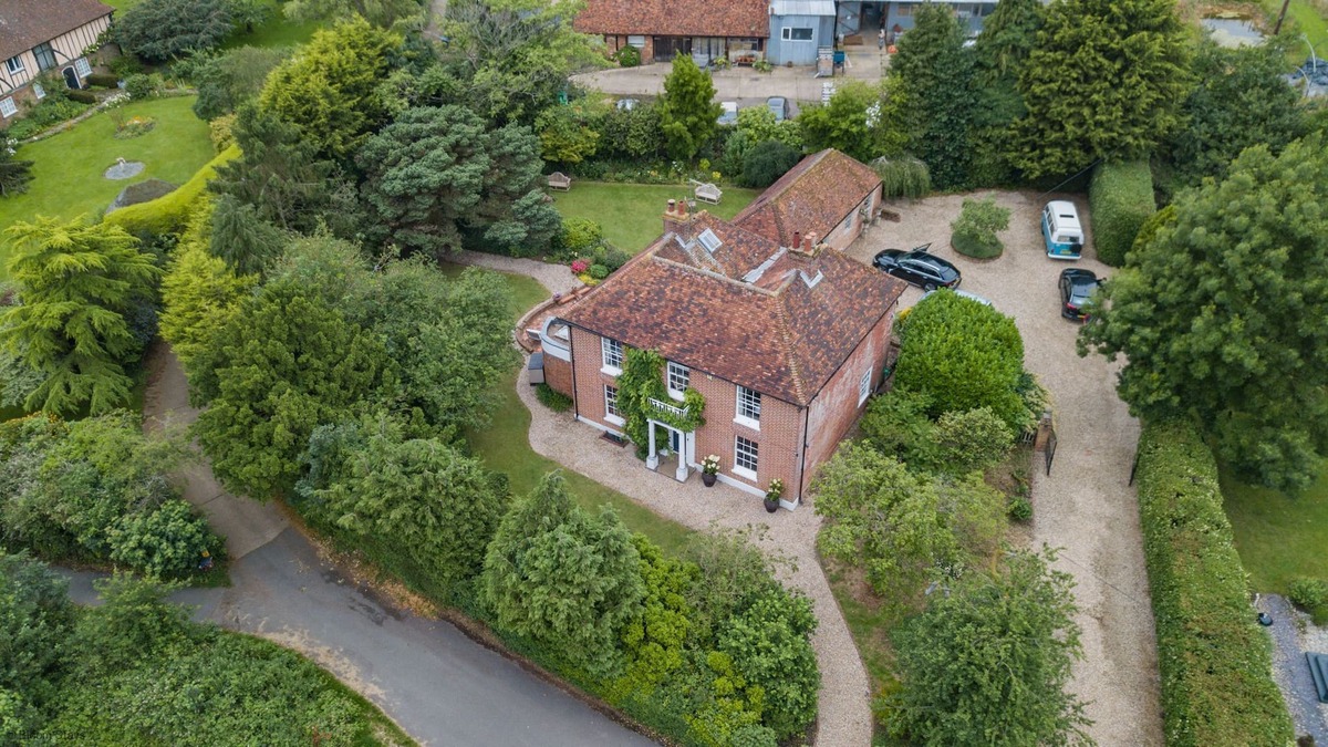 Canterbury Cottage | Neals Place - outdoor pool, large family house, city views